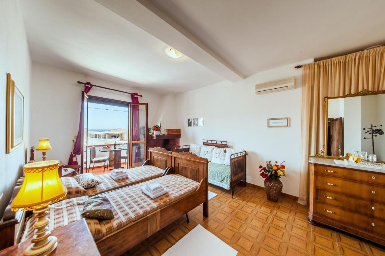 Bed and Breakfast La Casa Di Mannazzotta 1 Кастельсардо Экстерьер фото